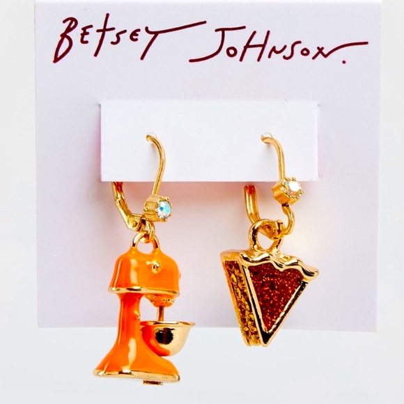 New Betsey Johnson pumpkin Pie mixer mismatched earrings - Picture 5 of 10
